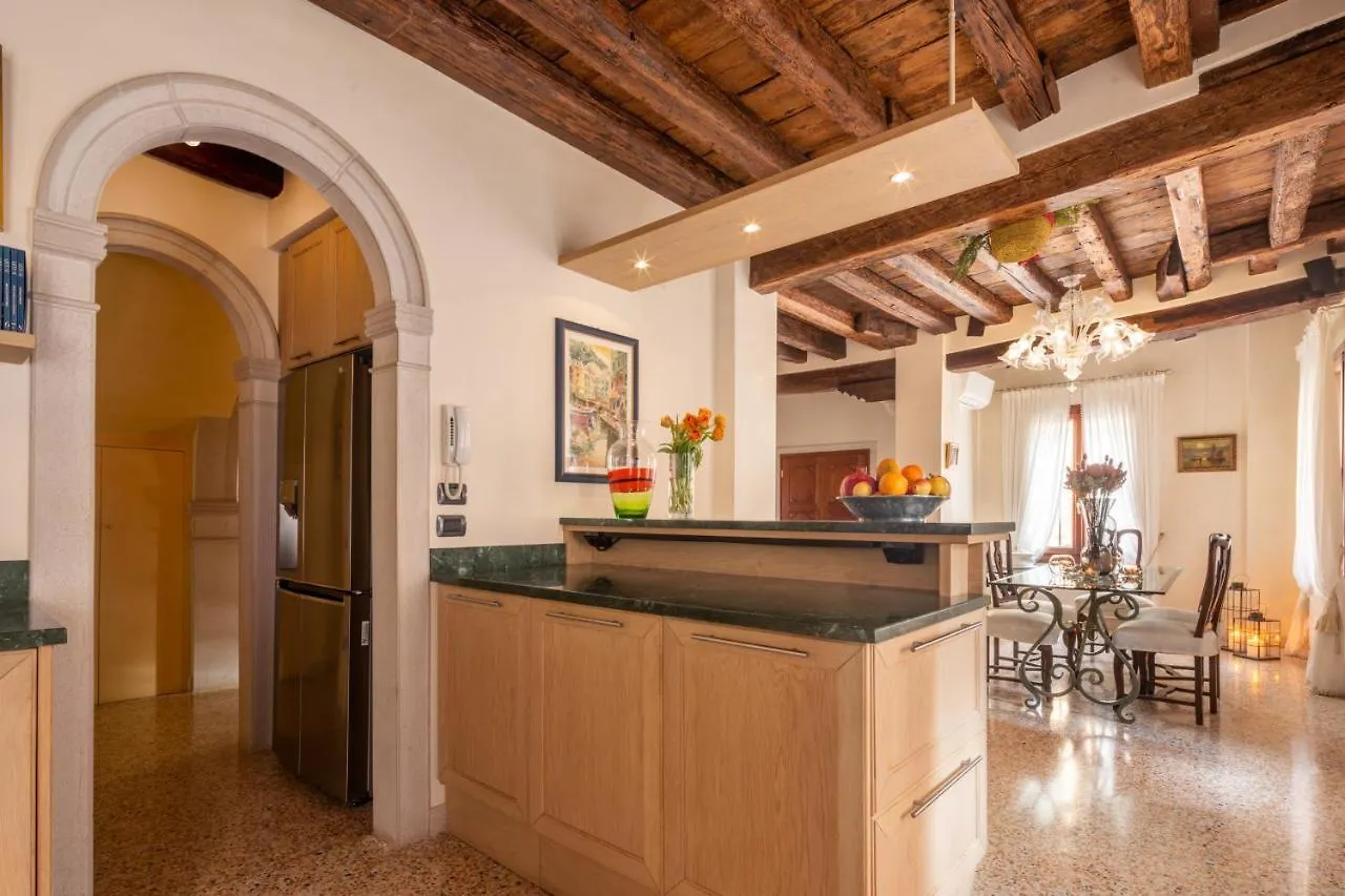 Garden Mansion With Private Mooring R&R Apartment Venice 0*,  Italy