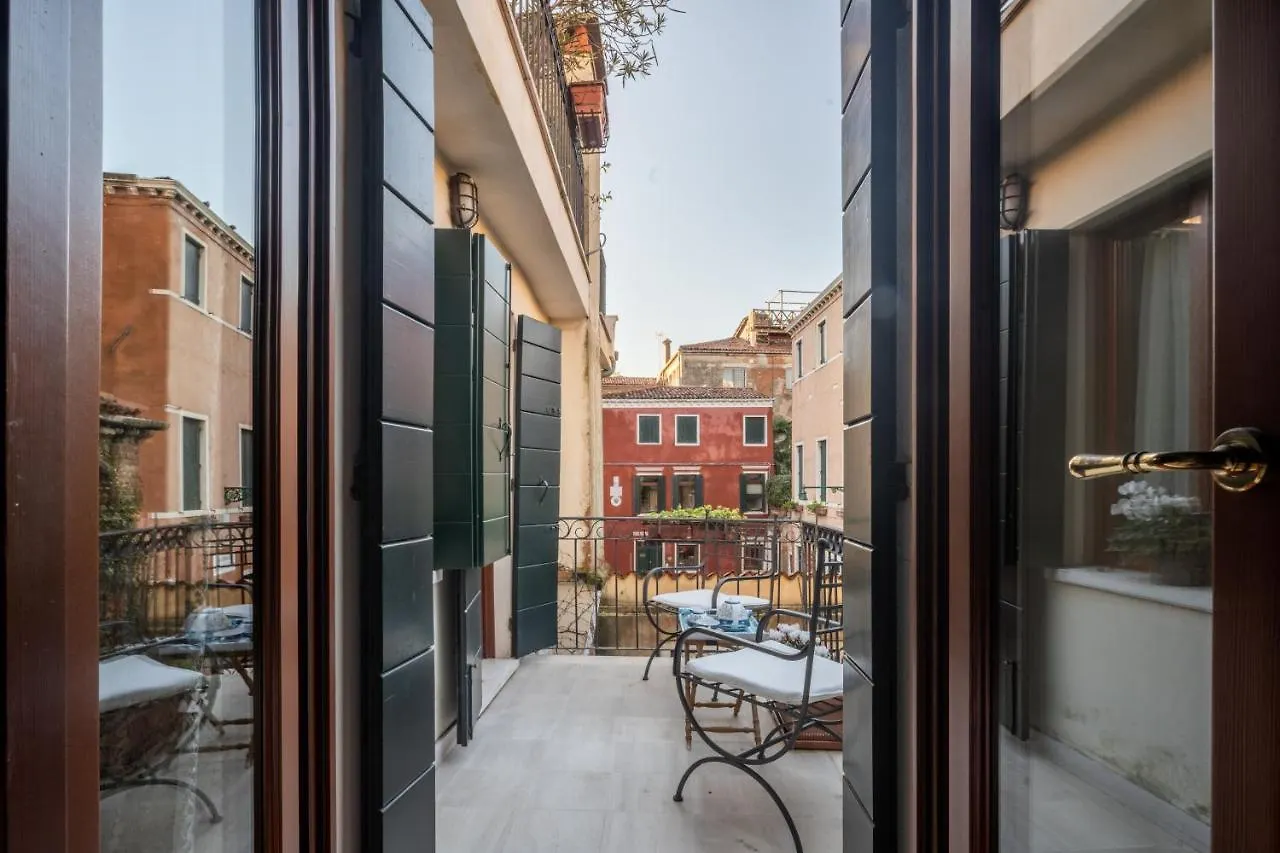 Garden Mansion With Private Mooring R&R Apartment Venice Italy