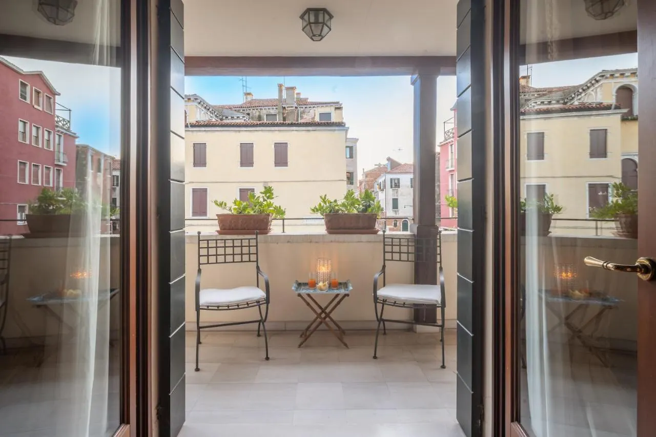 Garden Mansion With Private Mooring R&R Apartment Venice 0*,  Italy
