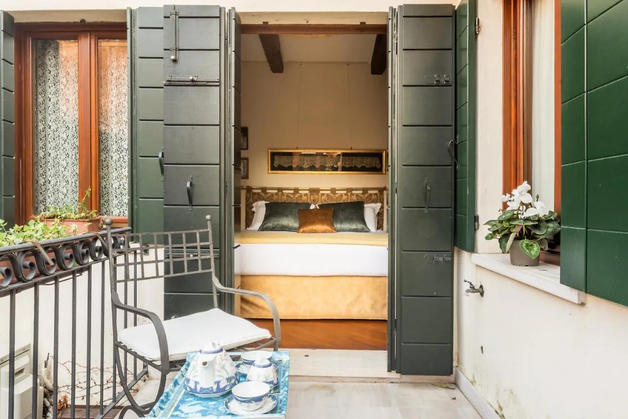 Garden Mansion With Private Mooring R&R Apartment Venice